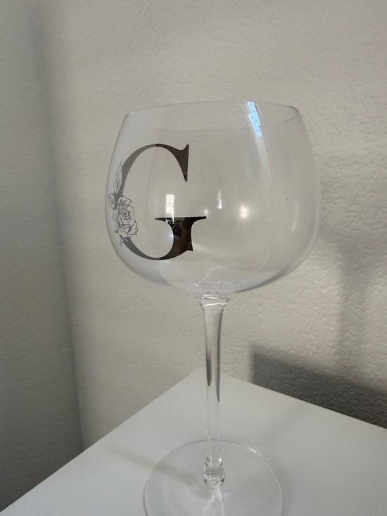 Monogrammed-G Wine Glass - Picture 3 of 7